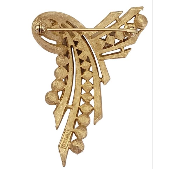 Trifari Crown Over T Gold Tone Faux Pearl Ribbon Brooch, Signed K620 - Picture 5 of 9